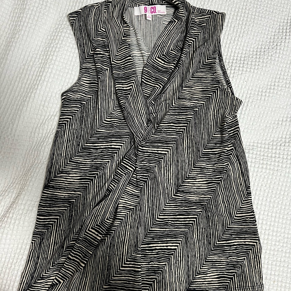 Black and White Chevron Sleeveless Top